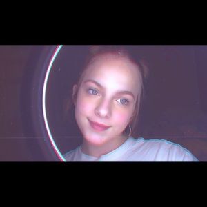 Meet your Posher, Ella